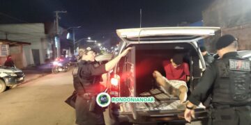 SAINDO DO PONTO DE DISTRIBUIÇÃO: POLÍCIA MILITAR FLAGRA JOVEM COM DROGAS ESCONDIDAS EM MOCHILA