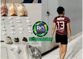 Pequena do tráfico é presa com várias porções de drogas em condomínio