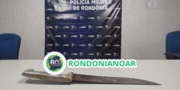 Mãe pede socorro a polícia militar após seu filho ameaçar com uma faca