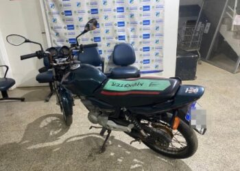 POLÍCIA MILITAR RECUPERA MOTOCICLETA COM RESTRIÇÃO DE FURTO/ROUBO EM ÁREA INDUSTRIAL DE BAIXA MOVIMENTAÇÃO