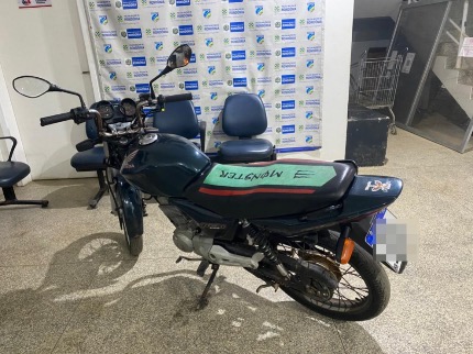 POLÍCIA MILITAR RECUPERA MOTOCICLETA COM RESTRIÇÃO DE FURTO/ROUBO EM ÁREA INDUSTRIAL DE BAIXA MOVIMENTAÇÃO