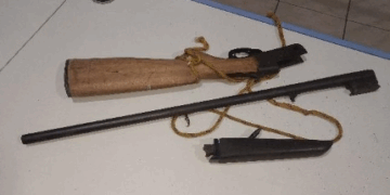 POLÍCIA MILITAR AMBIENTAL APREENDE ESPINGARDA DURANTE PATRULHAMENTO NA ESEC TRÊS IRMÃOS