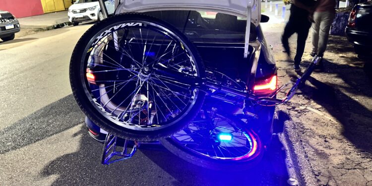 Suspeitos em bicicletas com motor só pararam no tiro