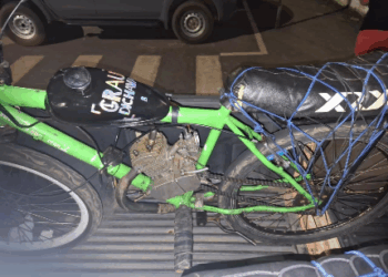 POLÍCIA MILITAR INTERCEPTA ADOLESCENTE EM BICICLETA MOTORIZADA APÓS FUGA E MANOBRAS PERIGOSAS EM CACOAL