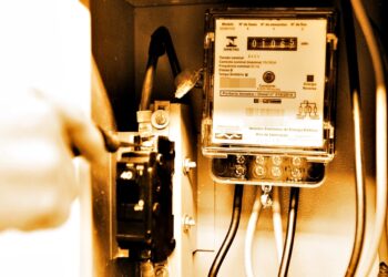 Auto-religação de energia elétrica causa três mortes em Rondônia entre 2024 e 2025; Energisa alerta para riscos