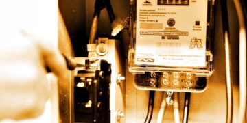 Auto-religação de energia elétrica causa três mortes em Rondônia entre 2024 e 2025; Energisa alerta para riscos