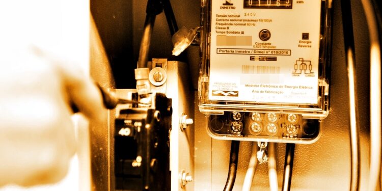 Auto-religação de energia elétrica causa três mortes em Rondônia entre 2024 e 2025; Energisa alerta para riscos