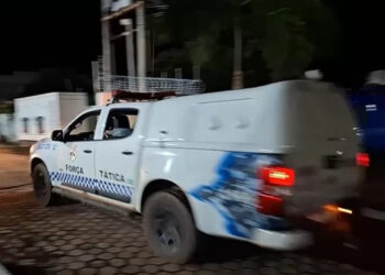 Homem invade casa e tenta degolar ex-companheira