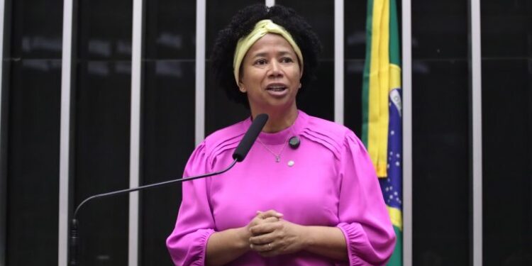 Aprovado projeto relatado pela deputada Silvia Cristina, que garante testes genéticos para prevenir o câncer