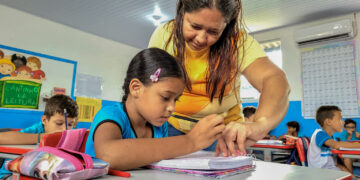 Dia dos Professores: Histórias de dedicação e amor pela educação