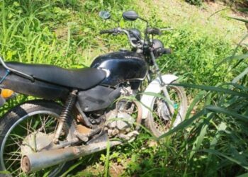POLÍCIA MILITAR RECUPERA MOTOCICLETA FURTADA EM ÁREA DE MATA