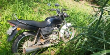 POLÍCIA MILITAR RECUPERA MOTOCICLETA FURTADA EM ÁREA DE MATA