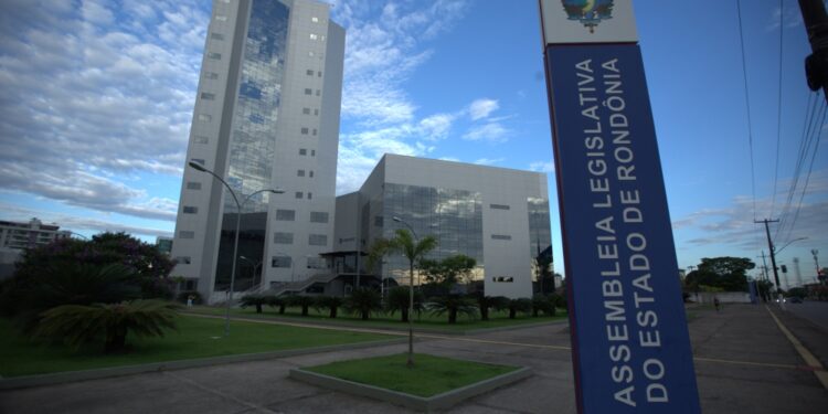 Assembleia Legislativa realiza audiência pública para discutir regularização da atividade garimpeira no Rio Madeira