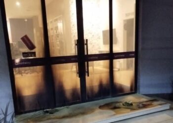 Polícia Militar prende dois homens após atentado com coquetel molotov
