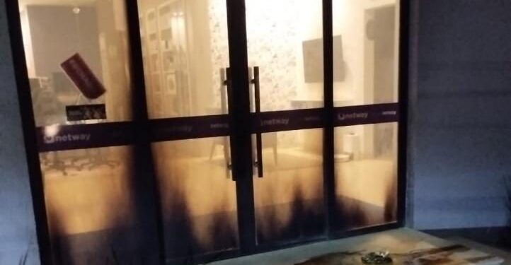 Polícia Militar prende dois homens após atentado com coquetel molotov