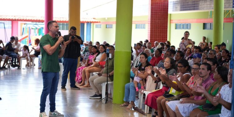 Mais de 260 famílias da zona Leste de Porto Velho recebem títulos definitivos após décadas de espera