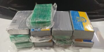 PRF apreende 15 quilos de cocaína em veículo durante fiscalização em Simões Filho (BA)