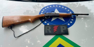 HOMEM ARMADO É PRESO PELA PM POR AMEAÇA E QUEBRA DE MEDIDA PROTETIVA