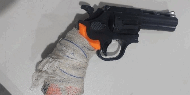 Dupla é detida após tentativa de roubo com simulacro em frente a escola na capital