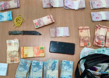 POLÍCIA MILITAR RECUPERA MOTOCICLETA E DINHEIRO ROUBADO DE MOTOTAXISTA POUCO DEPOIS DO CRIME