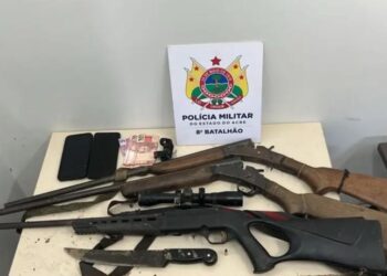 Dois homens são presos após roubo de quadriciclo e armas