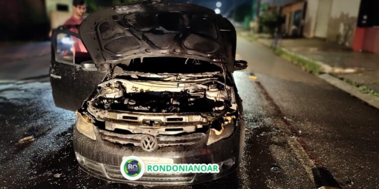 Veículo gol é consumido pelo fogo – VEJA O VÍDEO