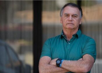 Bolsonaro tem crise de soluço e passa por atendimento médico na prisão