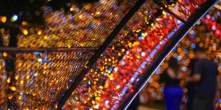 Tradicional iluminação natalina nas avenidas é retomada em Porto Velho