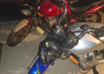 POLÍCIA MILITAR RECUPERA DUAS MOTOCICLETAS FURTADAS ESCONDIDAS EM ÁREA DE MATA EM CACOAL
