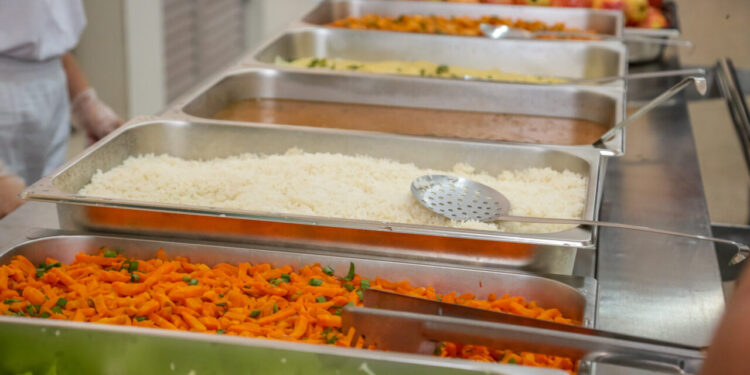 Governo de RO bate mais um recorde com 5 milhões de refeições servidas pelo Prato Fácil