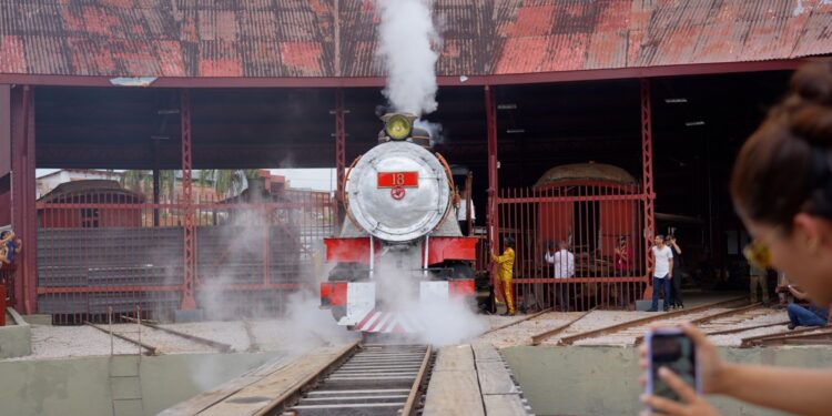 Locomotiva 18 faz nova exibição neste domingo (23)