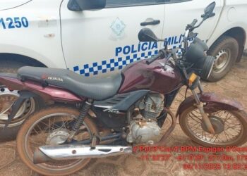 Polícia Militar recupera motocicleta furtada e prende dois suspeitos em Espigão do Oeste