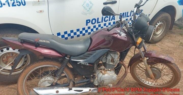 Polícia Militar recupera motocicleta furtada e prende dois suspeitos em Espigão do Oeste