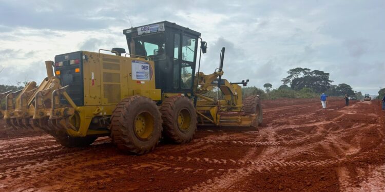 Obras de terraplanagem avançam na RO-494, na região da Zona da Mata