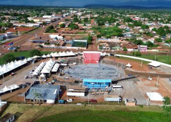 Bumbódromo pronto para o espetáculo Duelo na Fronteira que movimenta a Pérola do Mamoré