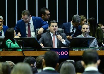 Congresso retoma trechos do programa de renegociação de dívidas estaduais