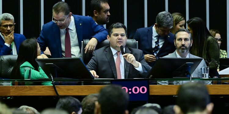 Congresso retoma trechos do programa de renegociação de dívidas estaduais