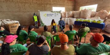 Entrega de kits dos programas Vencer, Mamãe Cheguei e a catadores reforça atuação do governo de RO na área social