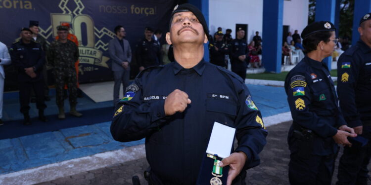 Governo de RO comemora 50 anos da Polícia Militar com formatura e entrega de medalhas