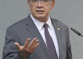 STF suspende trechos da Lei de Impeachment sobre afastamento de ministros