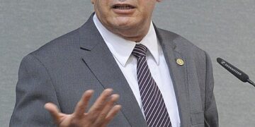 STF suspende trechos da Lei de Impeachment sobre afastamento de ministros