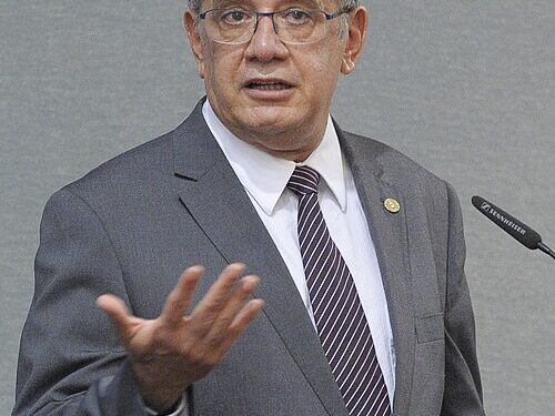 STF suspende trechos da Lei de Impeachment sobre afastamento de ministros