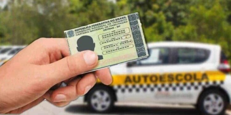 Fim da obrigatoridade das autoescolas: saiba o que muda para tirar a CNH