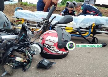 Motociclista ficou ferido ao colidir em camionete na três e meio