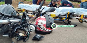 Motociclista ficou ferido ao colidir em camionete na três e meio