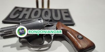 CHOQUE prende dupla com revólver .38 após fuga na Zona Sul de Porto Velho