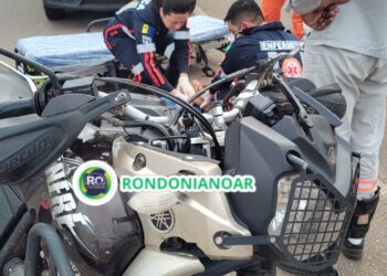 Motociclista desacordado após colidir com moto e carro no Costa e Silva