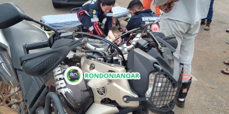 Motociclista desacordado após colidir com moto e carro no Costa e Silva