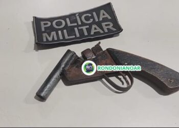 Adolescente armado é apreendido no Morar Melhor; mãe chora e questiona “cadê teus amigos?” em Porto Velho. VEJA O VÍDEO