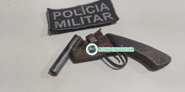 Adolescente armado é apreendido no Morar Melhor; mãe chora e questiona “cadê teus amigos?” em Porto Velho. VEJA O VÍDEO